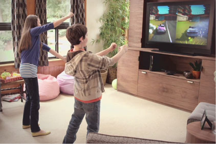 Το Kinect δίνει τη δυνατότητα στους παίκτες να χρησιμοποιούν το σώμα τους για να ελέγξουν το παιχνίδι